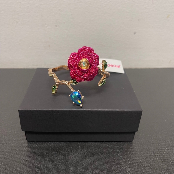 Betsey Johnson Rose Hing - Picture 2 of 8